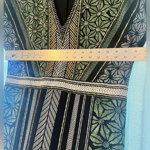 Zara Women's Geometric Tunic Dress
Metallic Gold Print Shift Tribal Raw Hem - Picture 3 of 5